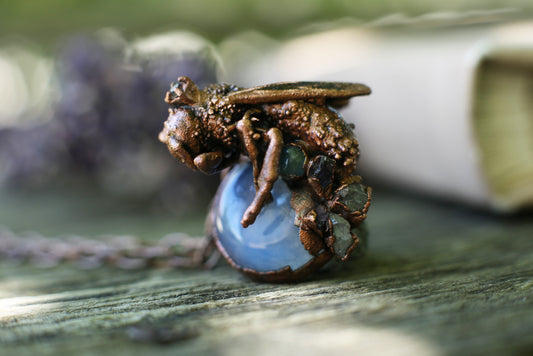 Large bee necklace