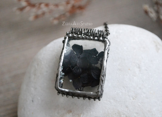 Black flower necklace