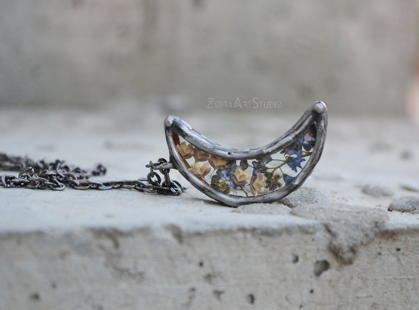 Choker Half moon pendant with forget me nots